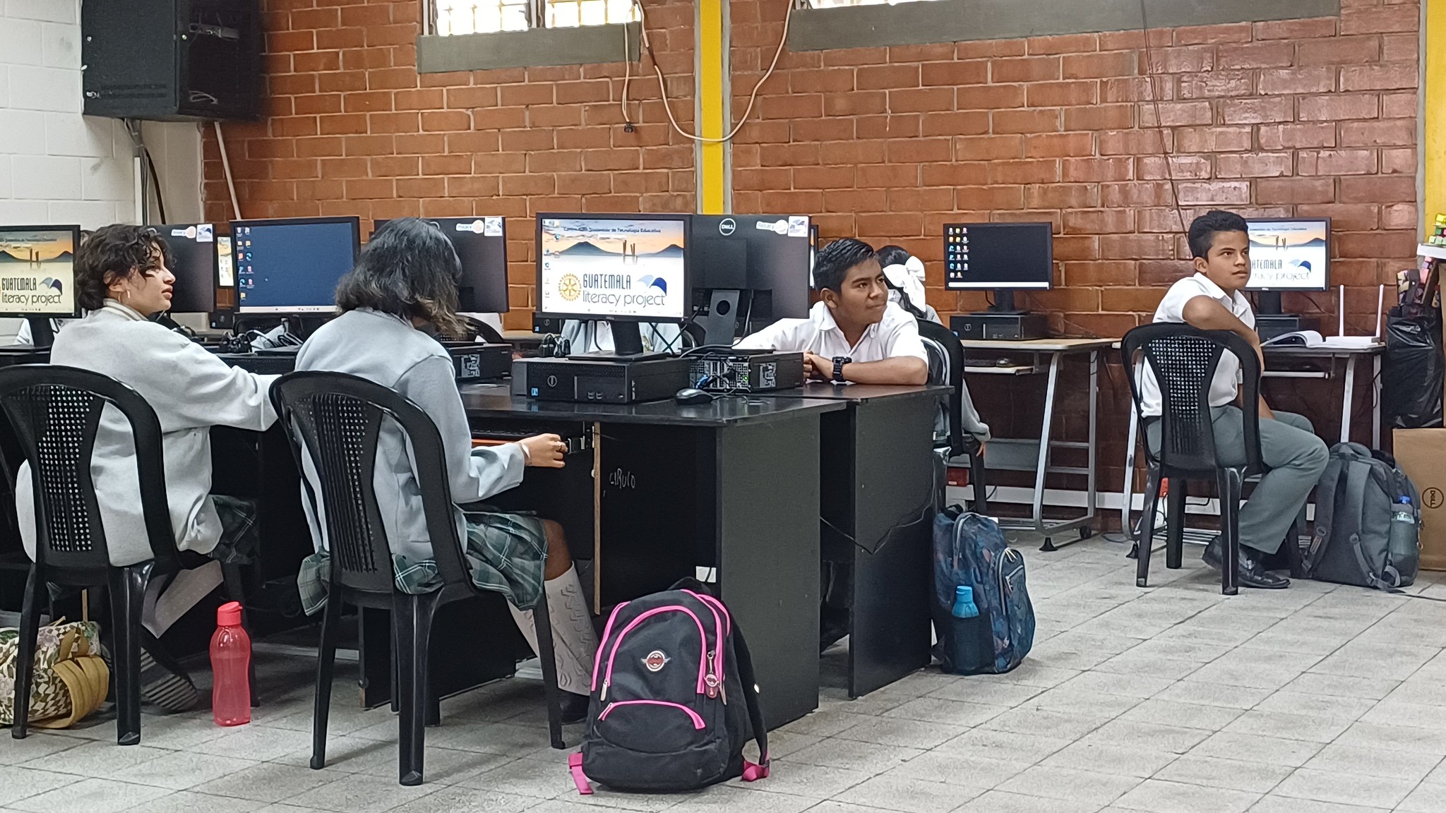 Students in the Jalapa middle school Computer Center